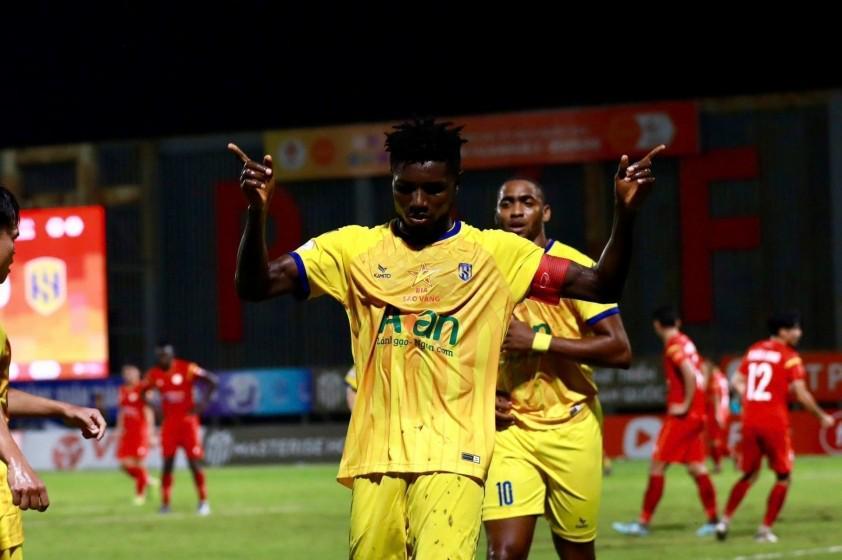 亿万28-越南媒体:29岁尼日利亚籍球员奥拉哈已经申请入籍越南