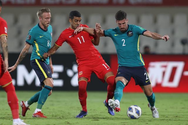 李铁终于试出最理想阵容？国足面貌一新挺到最后