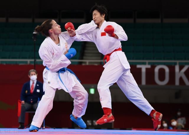 亿万28-尹笑言遗憾摘银：爱打女孩从排球赛场到空手道擂台