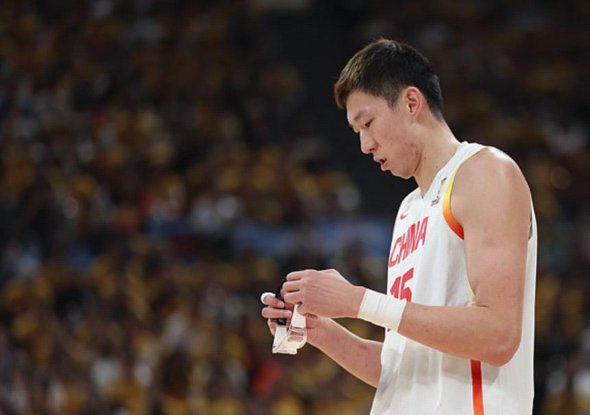 亿万28官网-在解说席见证逆转，周琦：只要能赢，我在哪儿都行