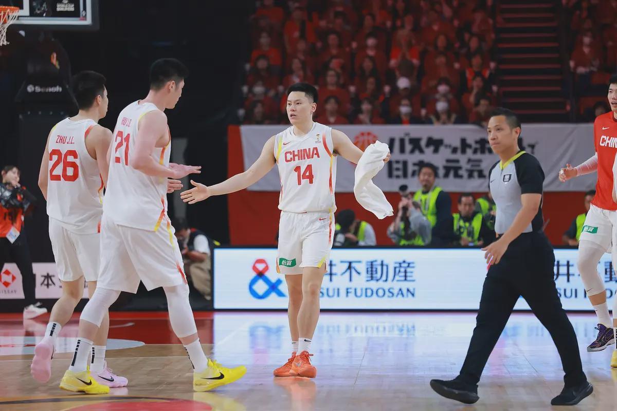 亿万28-11分绝境逆转！李弘权+21正负值暗藏玄机，中国男篮赢在哪？