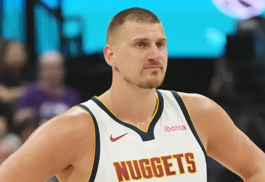 亿万28官网-约基奇半场投篮4中3，罚球5中4得到10分6篮板7助攻2抢断